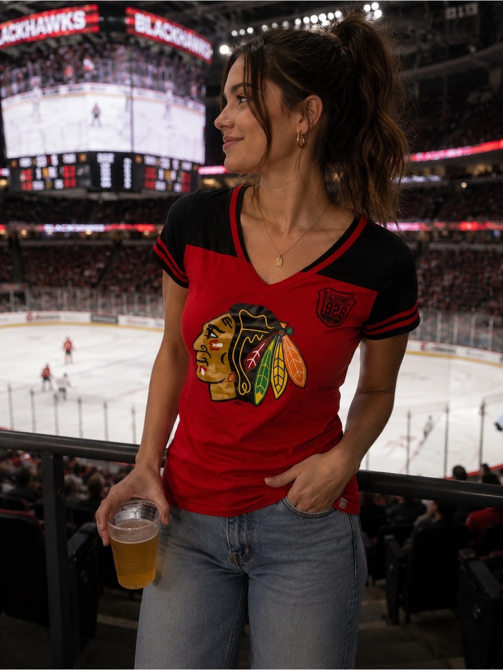 🏒CHICAGO BLACKHAWKS TOEWS Women’s Red and Black Short-Sleeve V-Neck - M